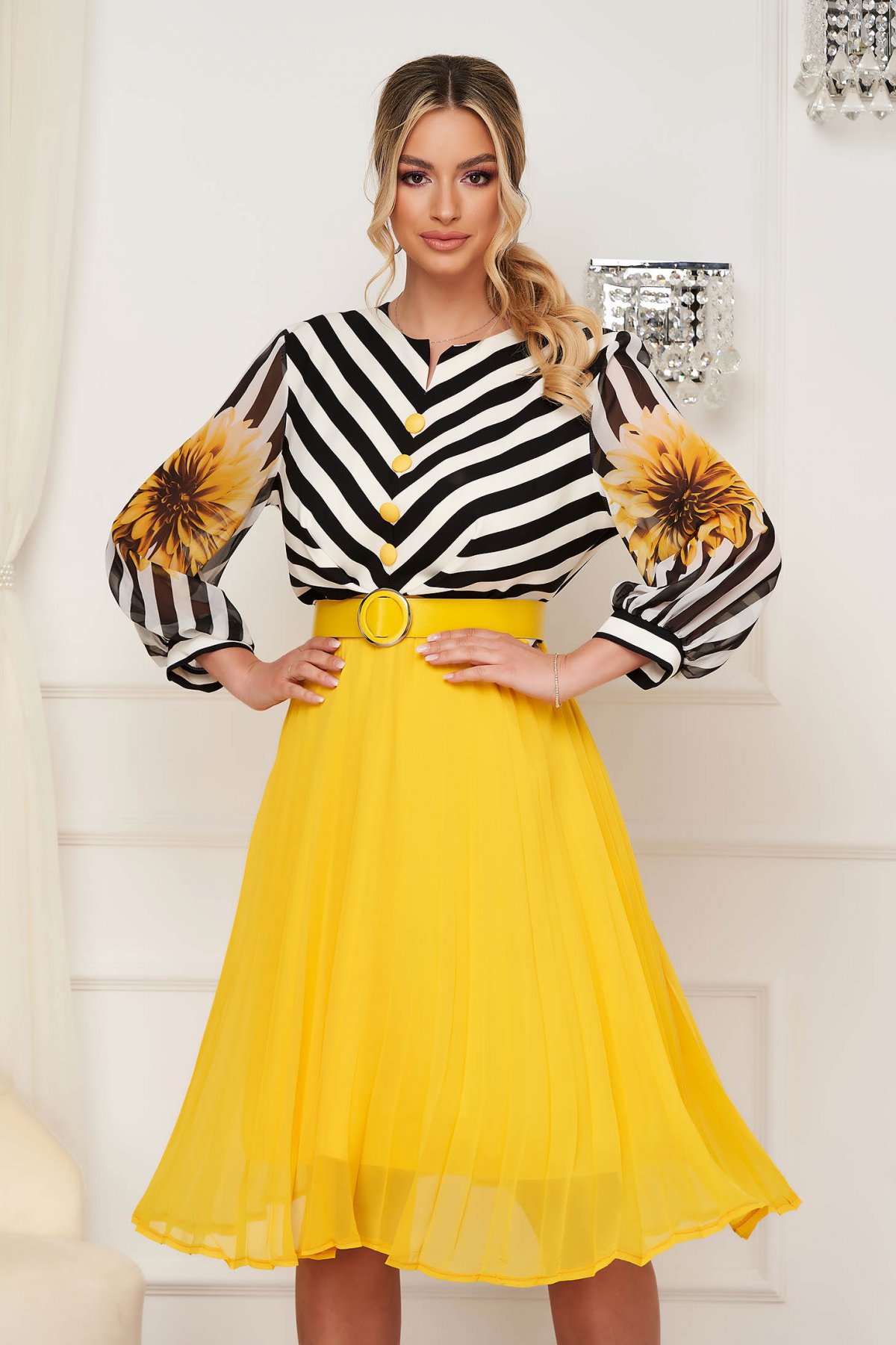 Rochie galbena eleganta midi in clos din voal plisat cu accesoriu tip curea