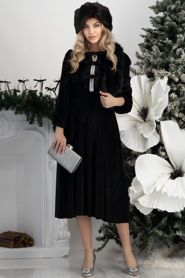 Ținută damă - rochie, accesorii, esarfa